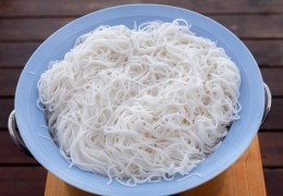 Tilberedning af risnudler